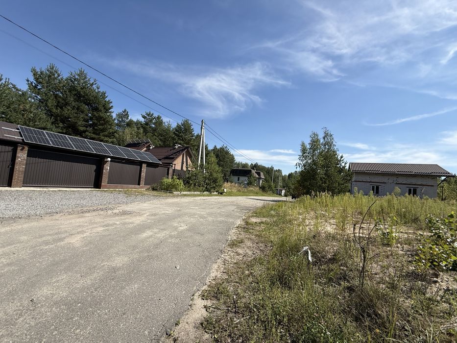 Продам земельну ділянку в Гореничах під лісом