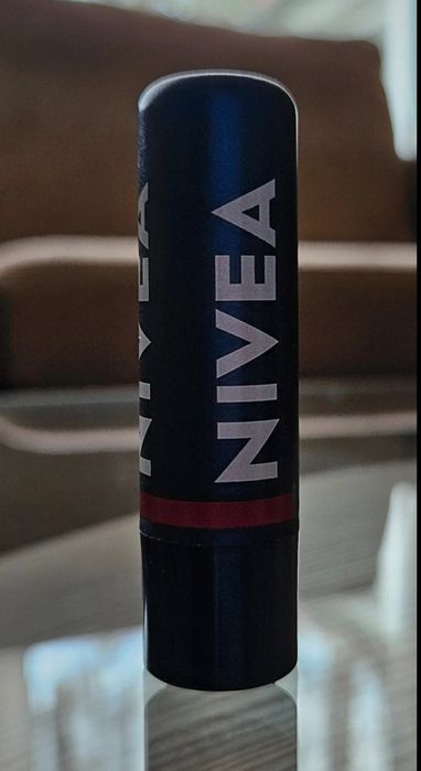 Pomadka do ust Nivea Red