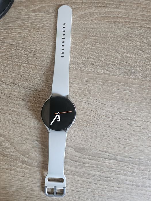 Продам Samsung galaxy watch 5 44мм