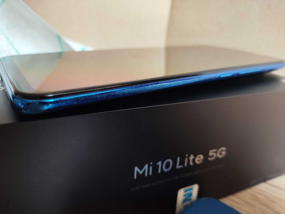 Xiaomi Mi 10 Lite 6/64 Niebieski z pudełkiem - wada