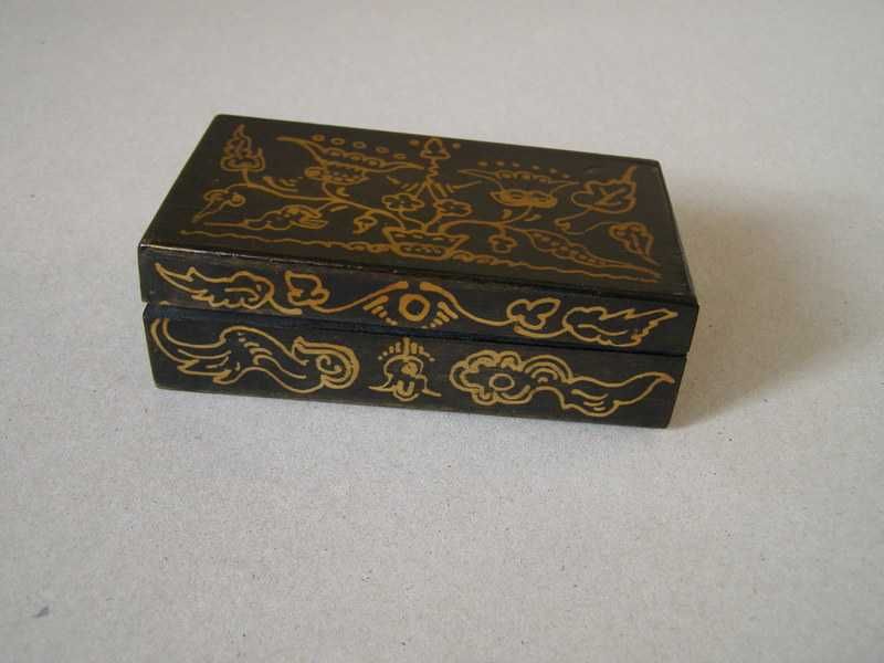 Warsztaty Krakowskie - kasetka batikowa oraz teczka portfelowa.