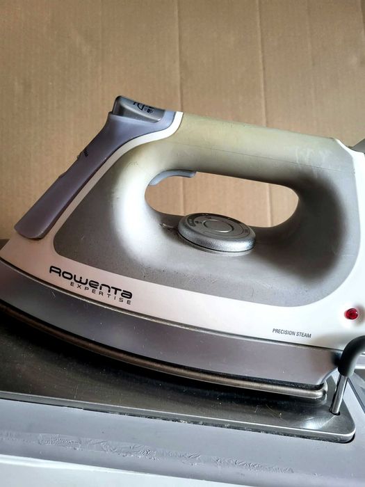 Ferro de Engomar com Base de Vapor - Rowenta Expertise