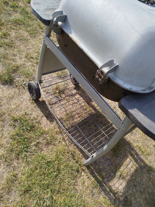 Grill ogrodowy  .