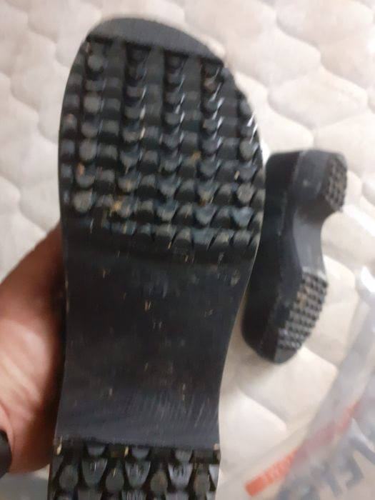 Socas com biqueira de aço