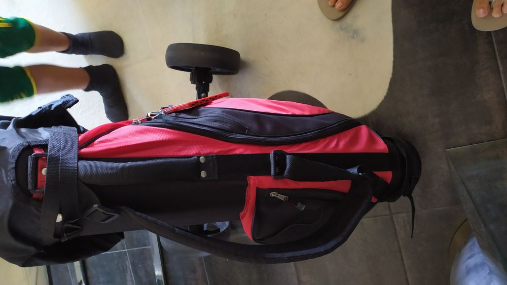 Conjunto golf  saco + 3 tacos+ bolas e acessórios