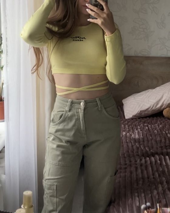 Топ на завʼязках/джогери Bershka