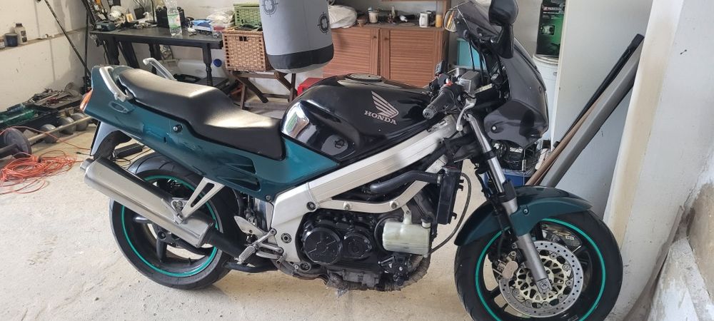 Piękny motocykl honda vfr 750