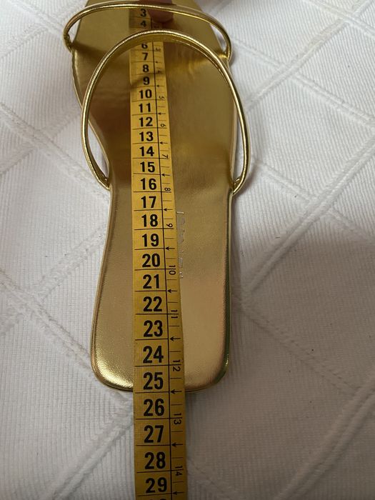 Sandalias Chinelos Rasos em Dourado (38) novos