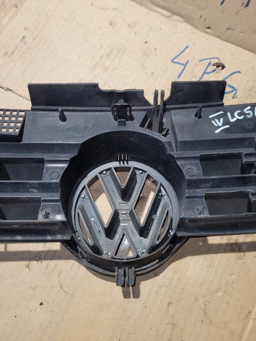 Grill atrapa vw golf IV 2002r kod lakieru LC5M