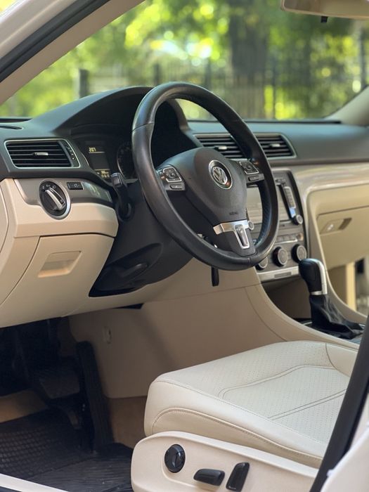 Продам Volkswagen Passat 2014