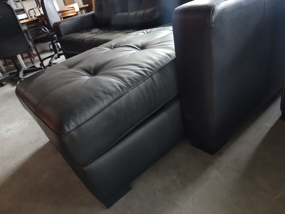 Sofá preto em pele
