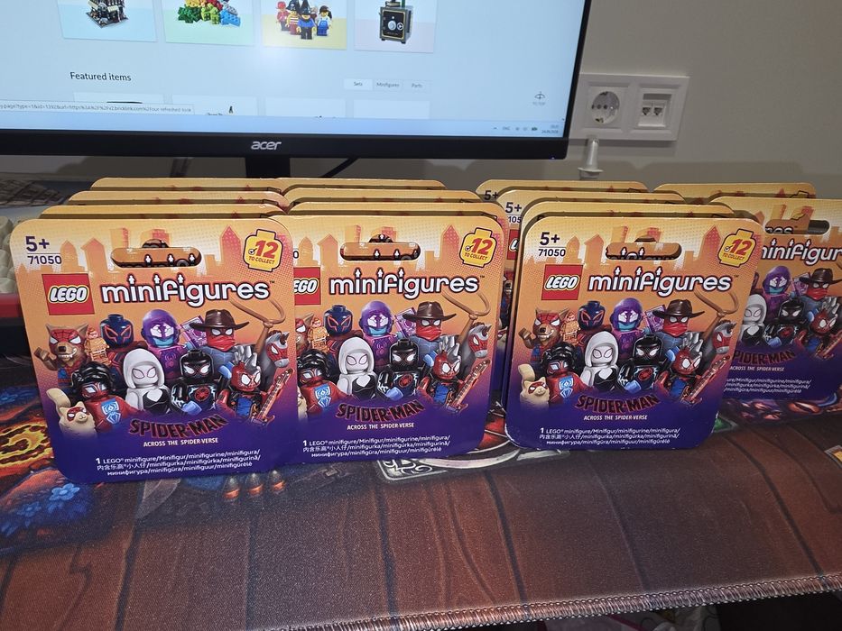 Лот LEGO Minifigures Spider-Man: Across the Spider-Verse