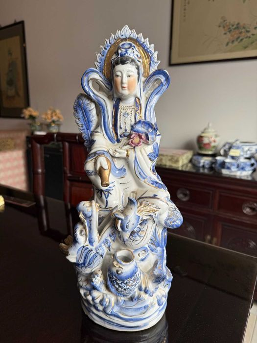 Guanyin em porcelana azul e branca — Deusa da Compaixão