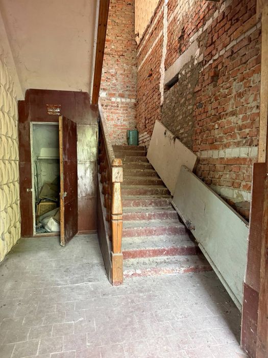 Продам здание  в самом центр с. Березна