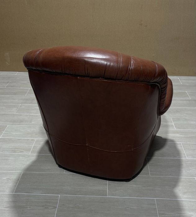 Poltrona castanha restaurada (muito bom estado)