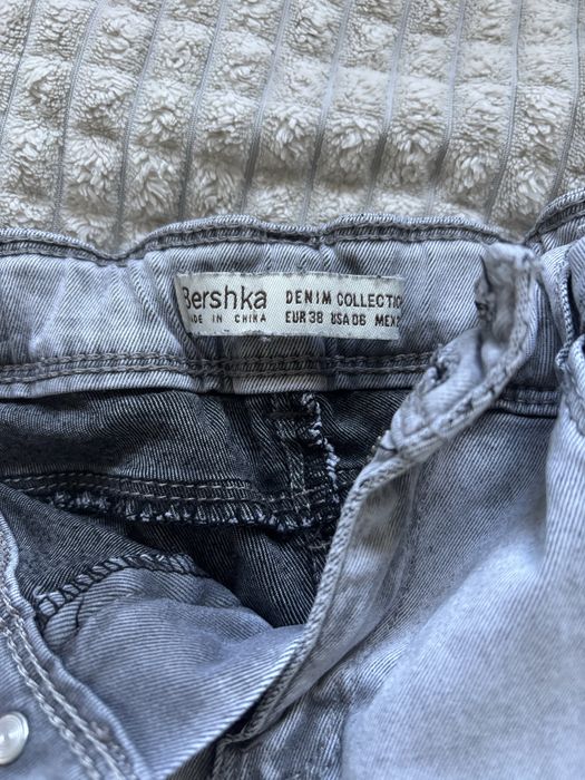 Jasne szare spodnie jeansowe damskie
