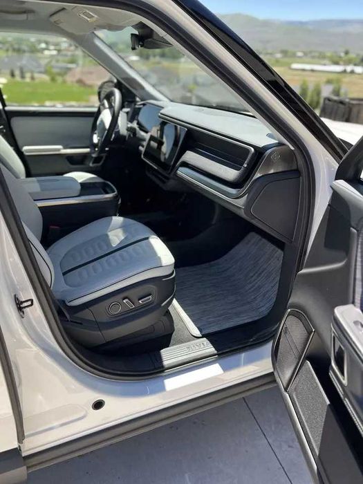 2023 Rivian R1S Adventure