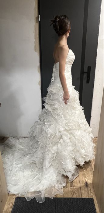 Suknia ślubna biało kremowa