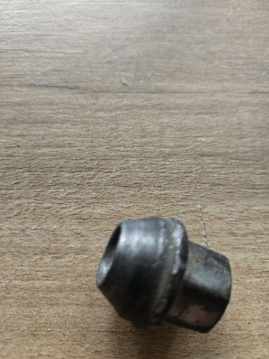 Продам  гайки колесные на Форд