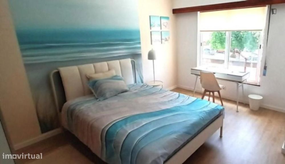 Quarto - localizado em Carcavelos Lisbon