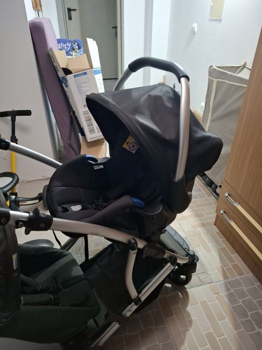 Carrinho de bebé duplo