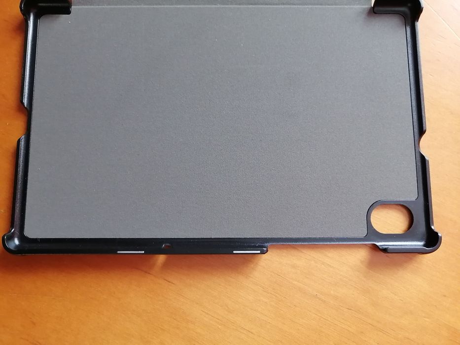 Sprzedam nowe etui na tablet 23x15 cm. Przekątna tabletu 27 cm Idealne