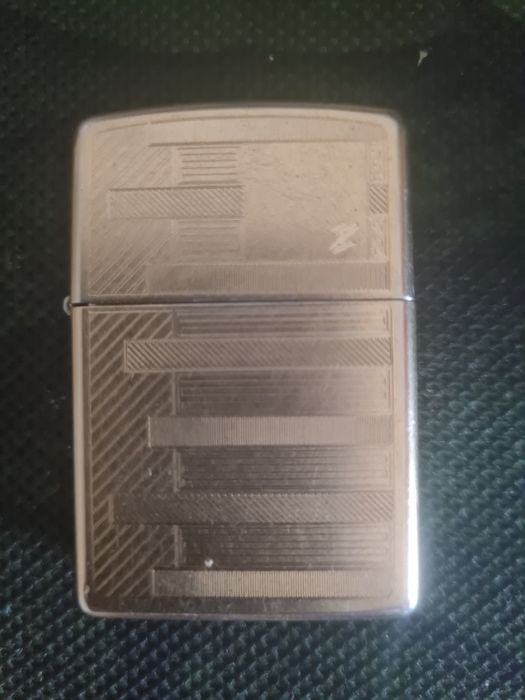 Isqueiro zippo dourado