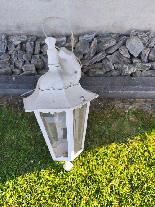 Lampa ścienna dworowa
