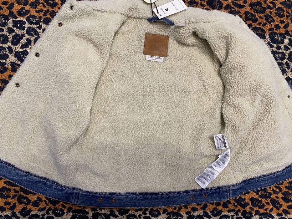 Куртка Levi’s нова!