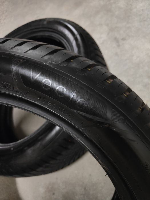 2 pneus Goodyear vector 235/50 R19