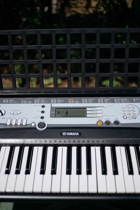Teclado Yamaha PSR-E213 + Suporte