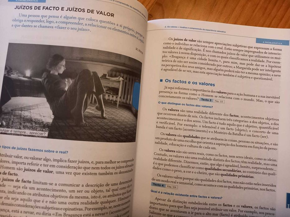 (COMO NOVO, PORTES GRÁTIS) Filosofia 10 Essencial: Livro do Professor