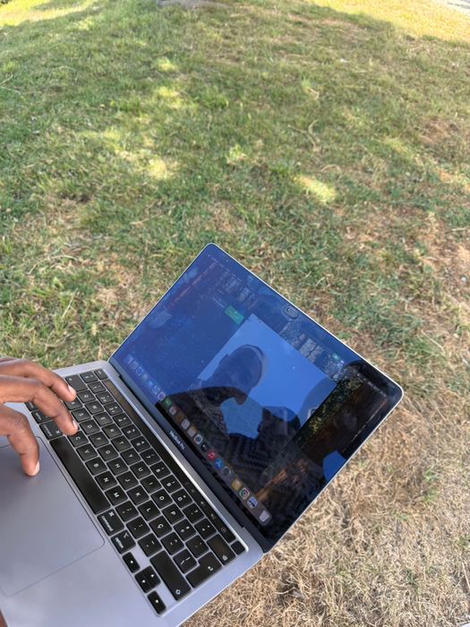 À VENDA: MacBook Pro (Como Novo)