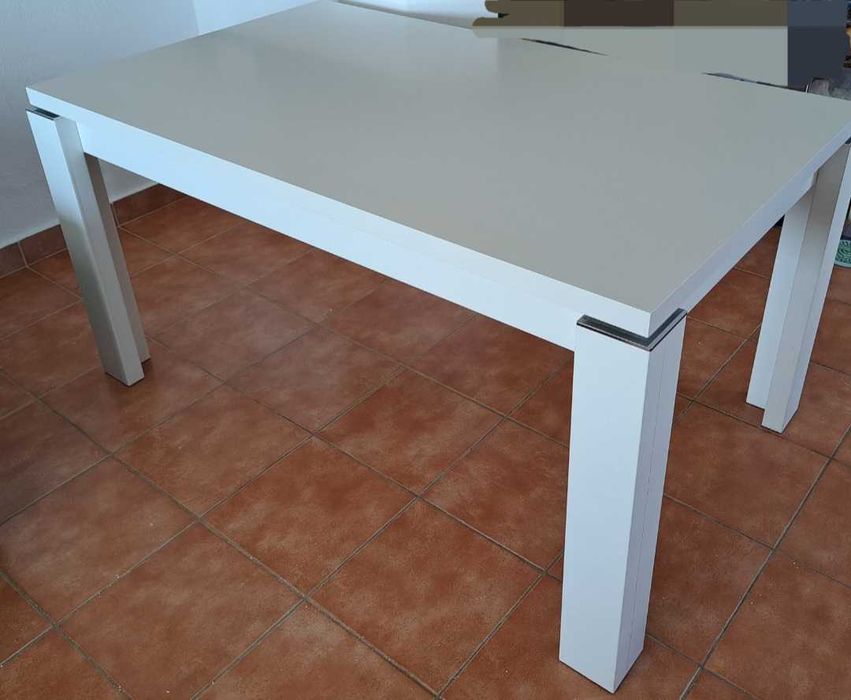 Vendo mesa branca extensível lourini