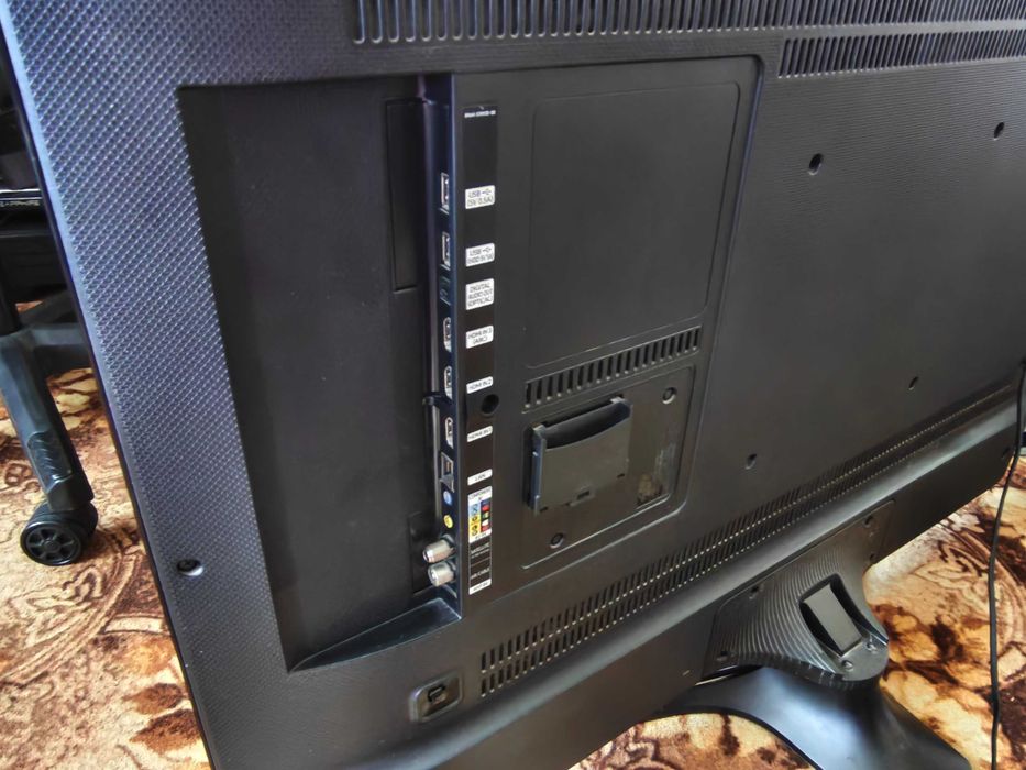 Продам телевізор Samsung UE40MU6103UXUA на запчастини