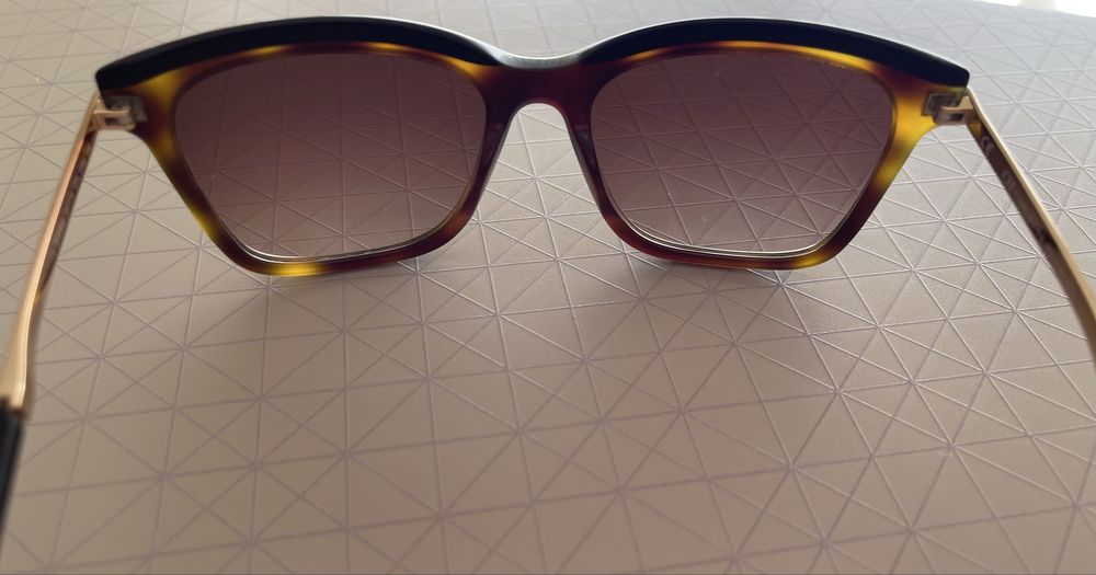 Óculos de Sol Carolina Herrera - MUITO POUCO USO