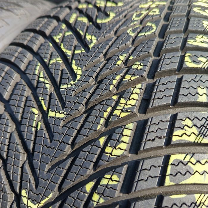 245/45/R18 Goodyear UltraGrip Performance 3
