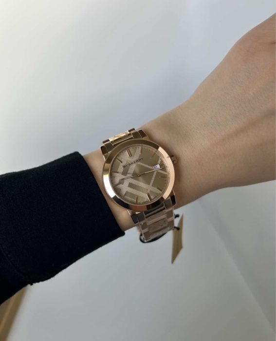 годинник Burberry у кольорі рожеве золото