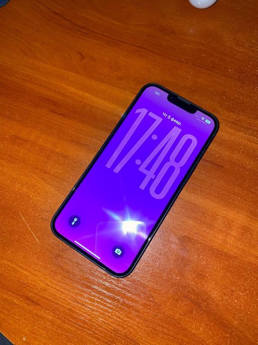 Айфон 13 на 128 gb akb79  ничего не менялось комплект зарядка и чехол