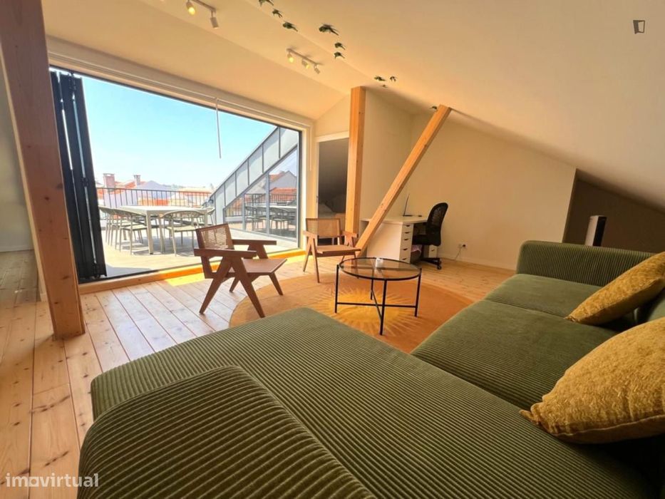 Apartamento com 5 quartos - localizado em Anjos Lisbon