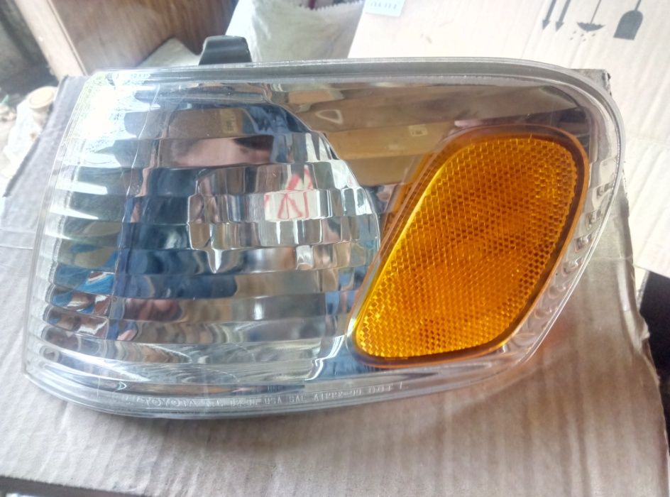 Боковой фонарь тойота