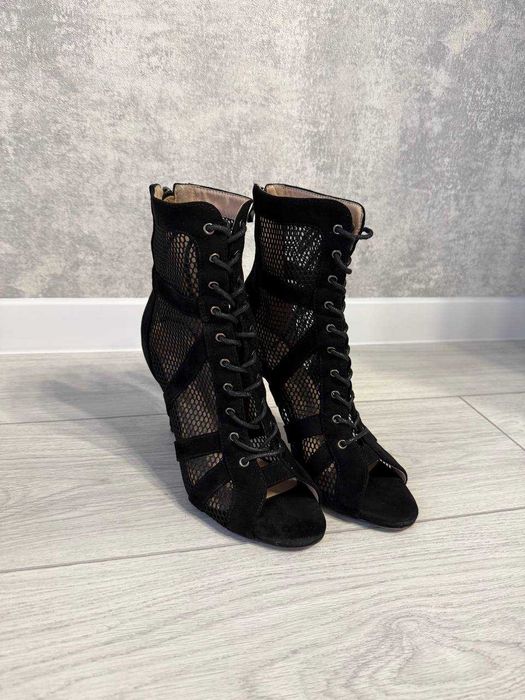 Взуття для high heels + наколінники
