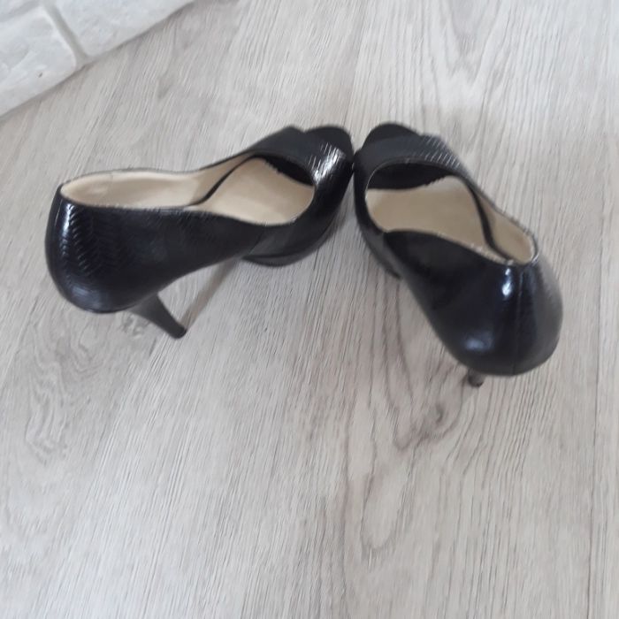 Pantofelki na platformie 38