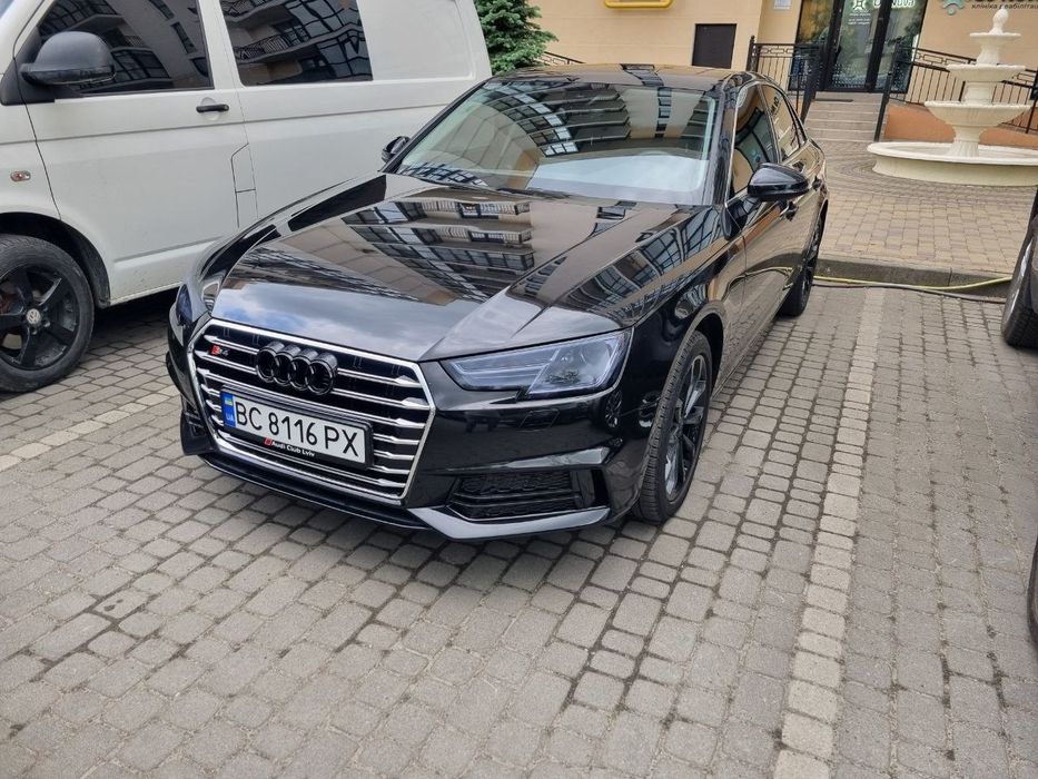 Audi A4 2019 VIN WAUGMAF41KA058891 фото оголошення 2 з 17