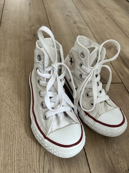 Biale Converse r 27