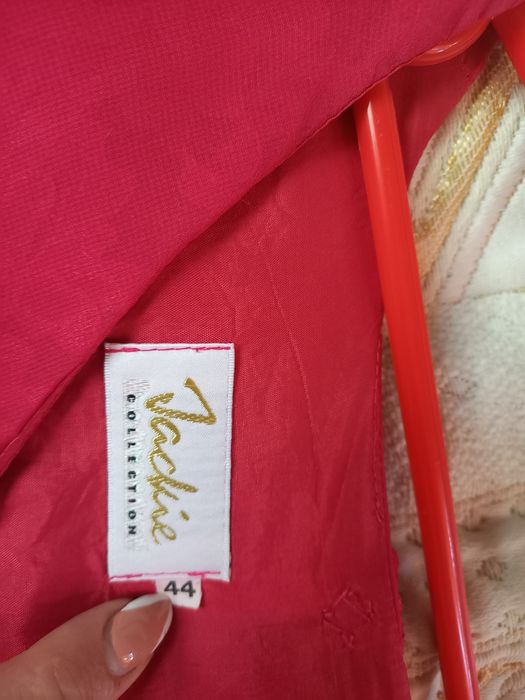 Sukienka elegancka w malinowym kolorze