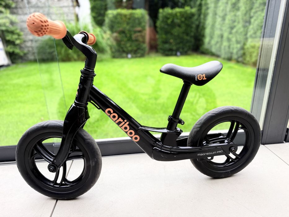 Rowerek biegowy Cariboo Magnesium PRO 01 – lekki, czarny
