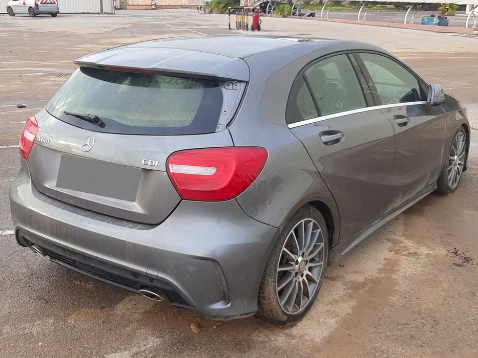 Mercedes-Benz Clase A A 180 CDI / d Blueefficiency (2015) - Carro Peças