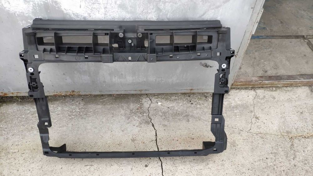 Панель передняя широкая (телевизор )Volkswagen VW TIGUAN USA 2017-