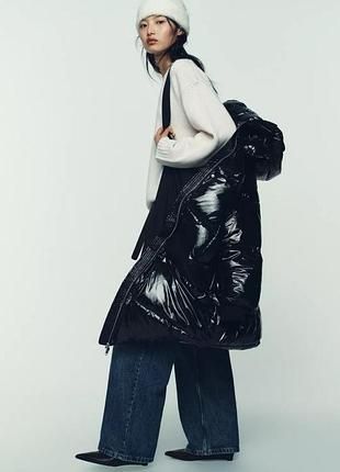 Стьобаний пуховик Zara чорного кольору з високим коміром
